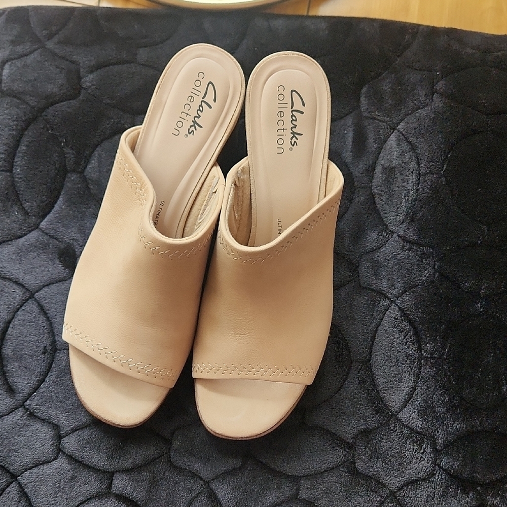 Clarks Women's Tan Slide Sandals